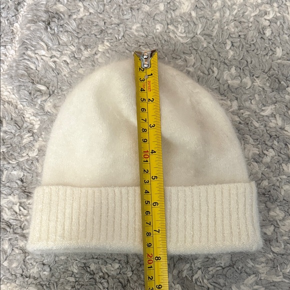 Women’s angora rabbit hair White Knit Beanie - Picture 3 of 5